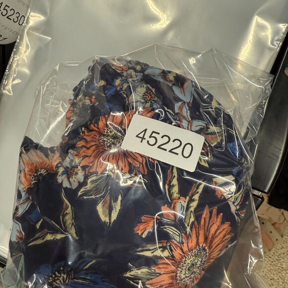 Angie Shorts Women L Large Blue Floral Chino Pull On Elastic Waist Mid Rise - Picture 7 of 7